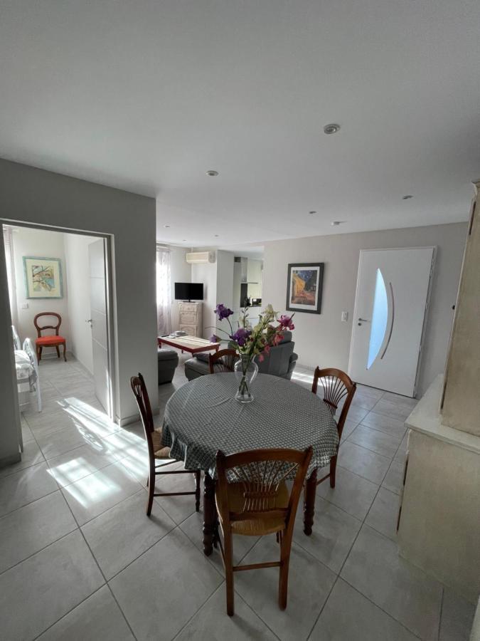 Petite Maison Pres Du Centre LʼIsle-sur-la-Sorgue Buitenkant foto