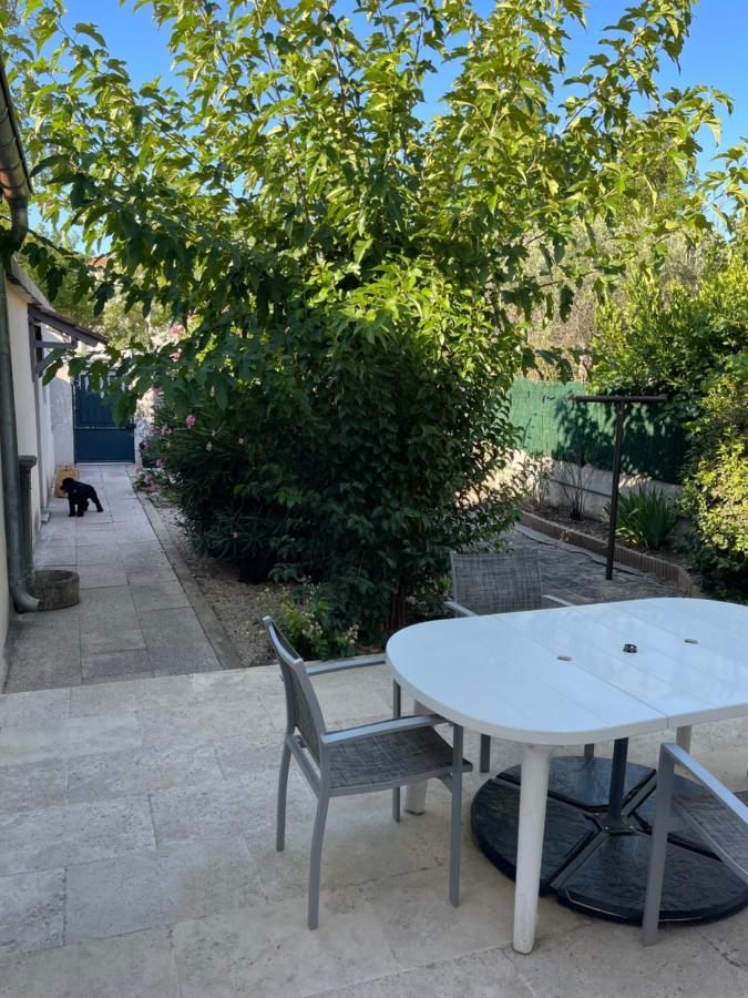 Petite Maison Pres Du Centre LʼIsle-sur-la-Sorgue Buitenkant foto